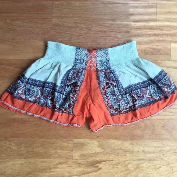❌sold❌ Free People flowy smocked waist shorts - Picture 5 of 5